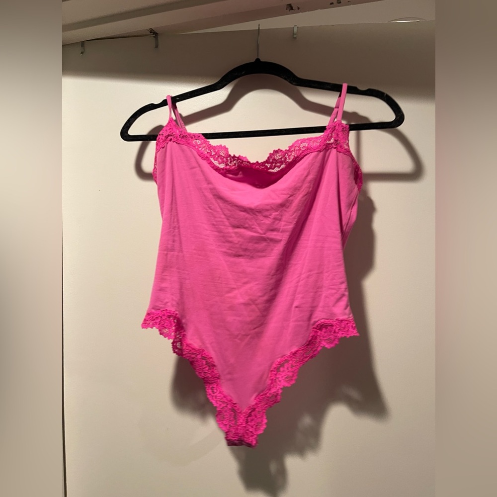 SKIMS Fits every body Pink Cami bodysuit